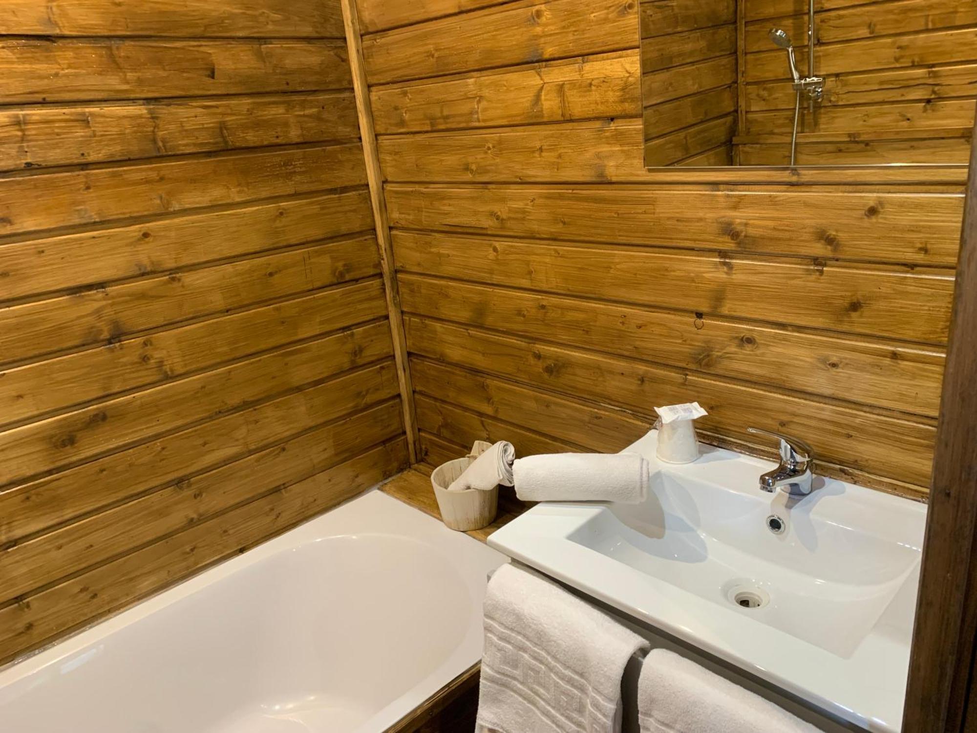 Gites Les Chalets Vezzani Spa Kültér fotó